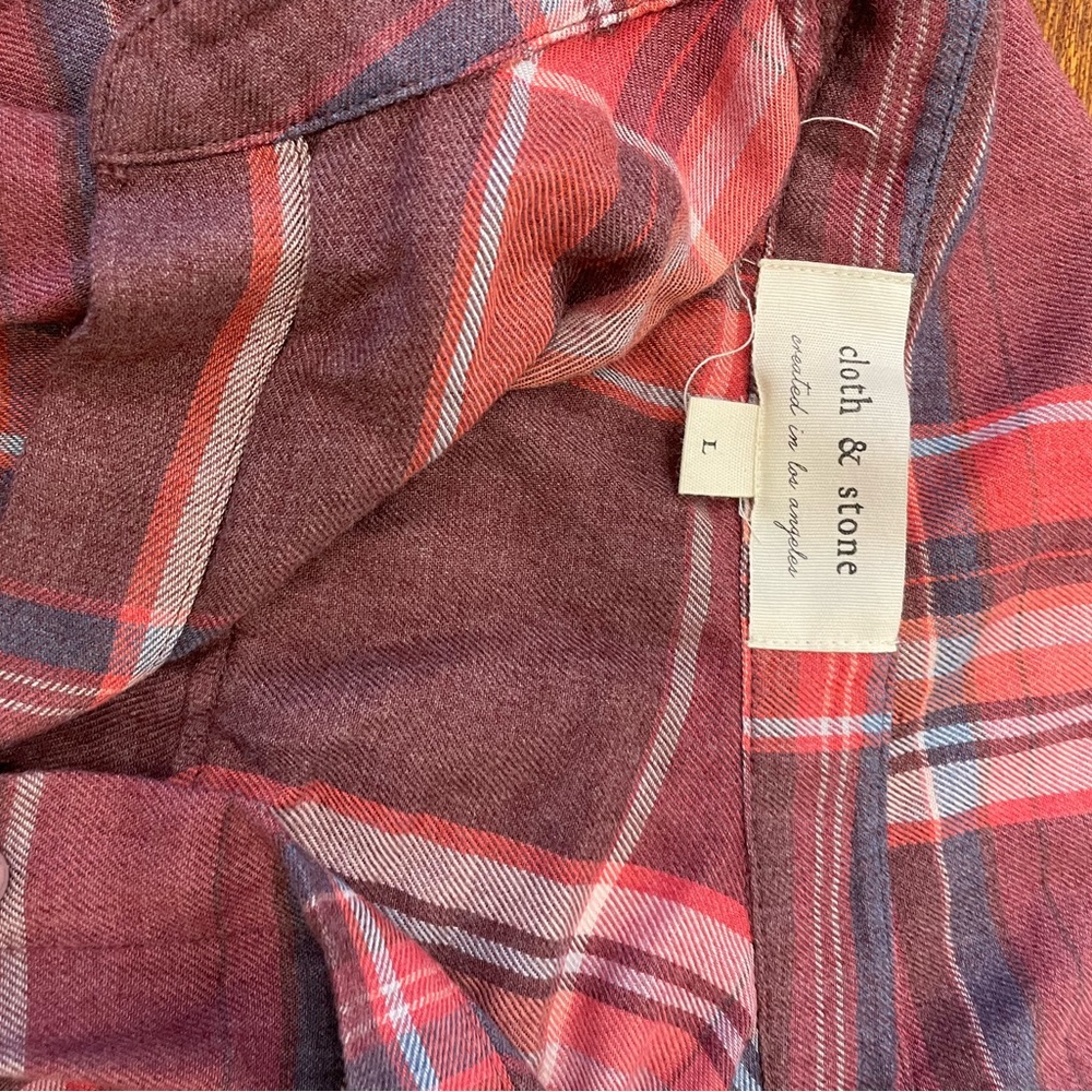 Gently Used Cloth and Stone king sleeve button up with distressed hem, size L